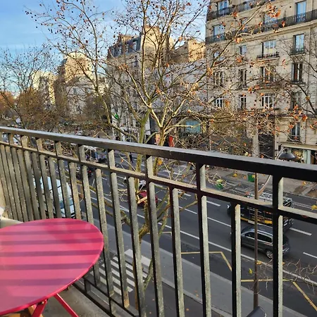 Petit Proche Metro Alesia Paris