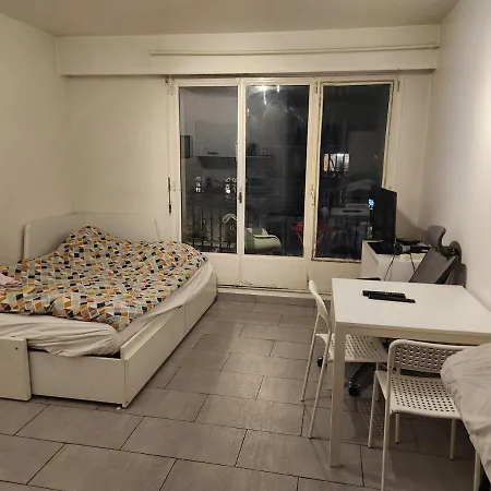 Petit Proche Metro Alesia *