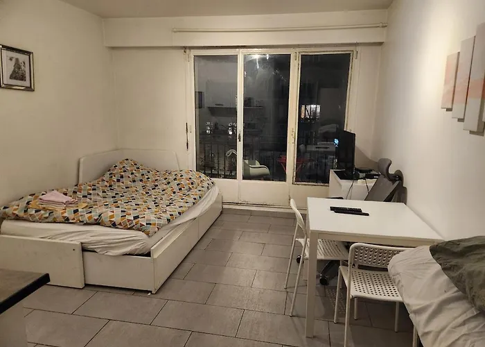 Petit Proche Metro Alesia *