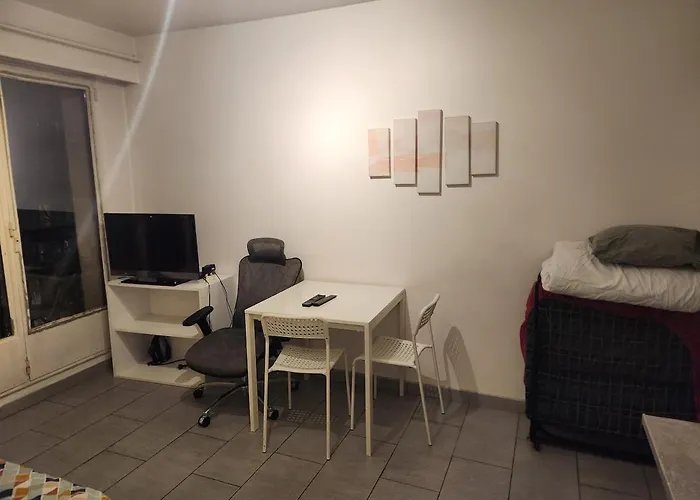 Petit Proche Metro Alesia *